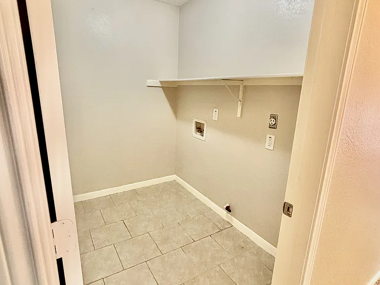 1701 Hillside Dr — Photo 18