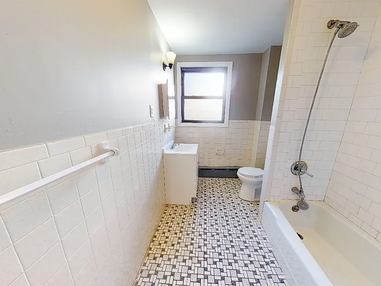 62 Holland Ave #1R — Photo 4