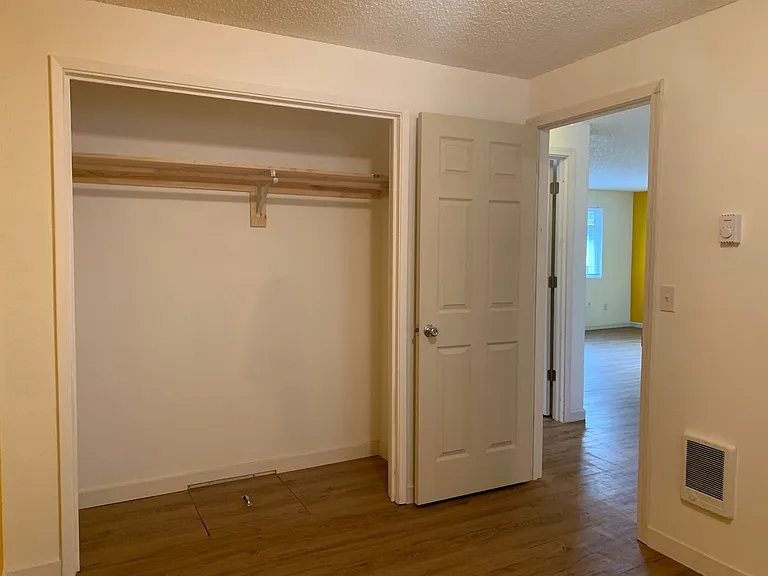 R2212 - Pinewood Apartments — Photo 7