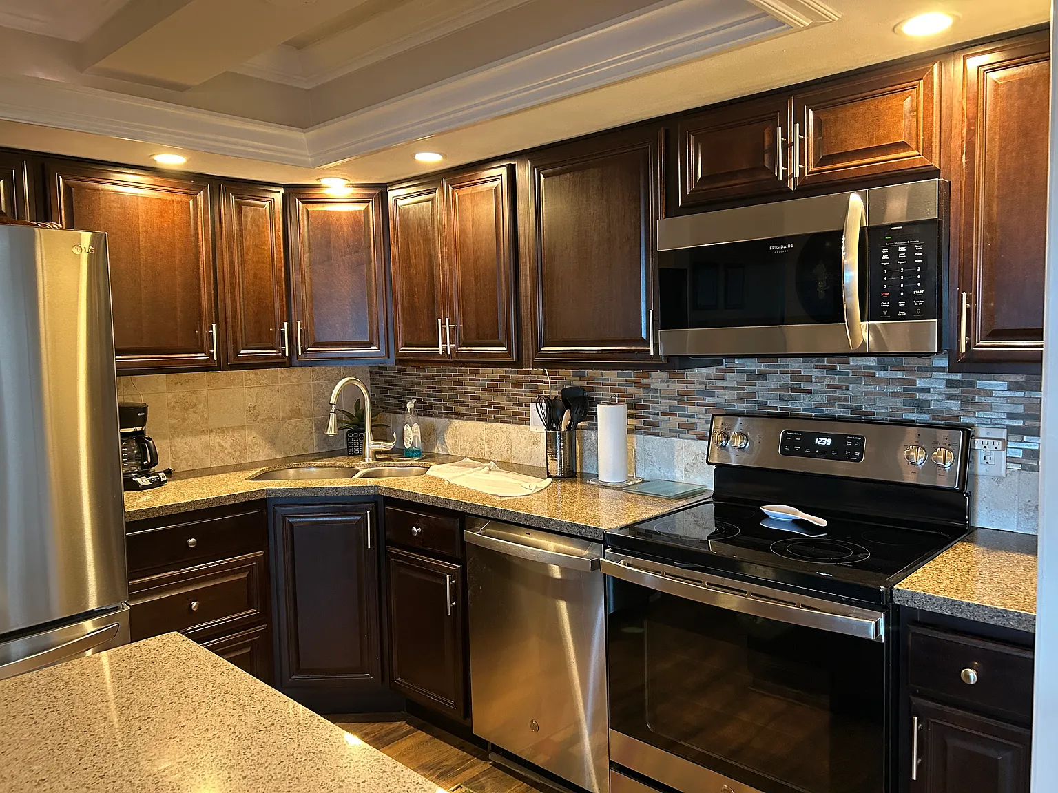 2 bed, 1175 sqft, $2,500 — Photo 2