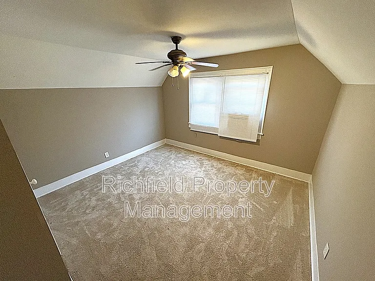 1723 Laurel St — Photo 5