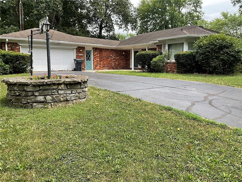 5886 Hobbs Dr photo 1