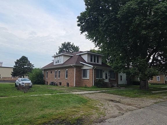 3rd image of 208 Jefferson St