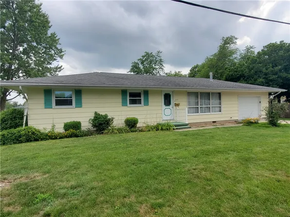 215 E Mattox St, Sullivan, IL 61951