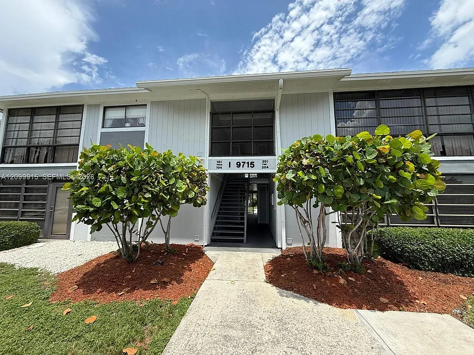 9715 Hammocks Blvd #102