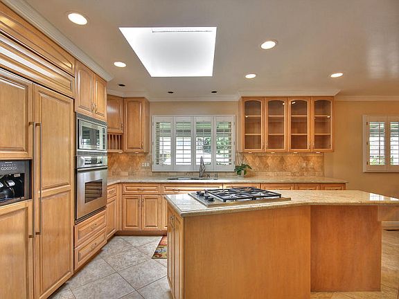 4th image of 2179 Northampton Dr