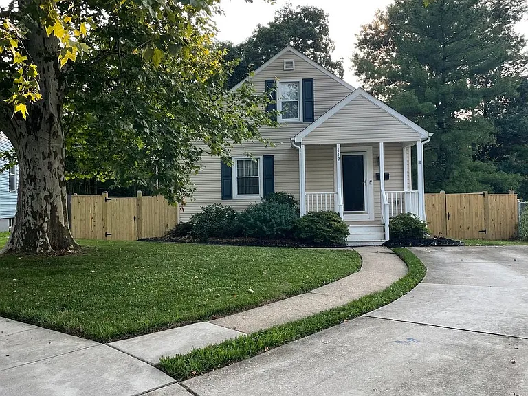 442 Westshire Dr — Photo 1