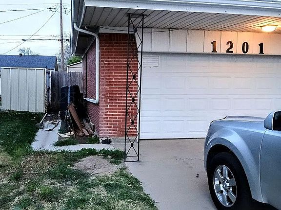 2nd image of 1201 Jackson St