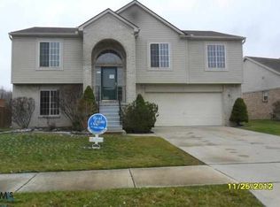 907 Wildwood Ln, Canton, MI 48188