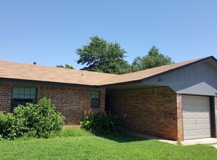 705 W Linden Dr, Mustang, OK 73064