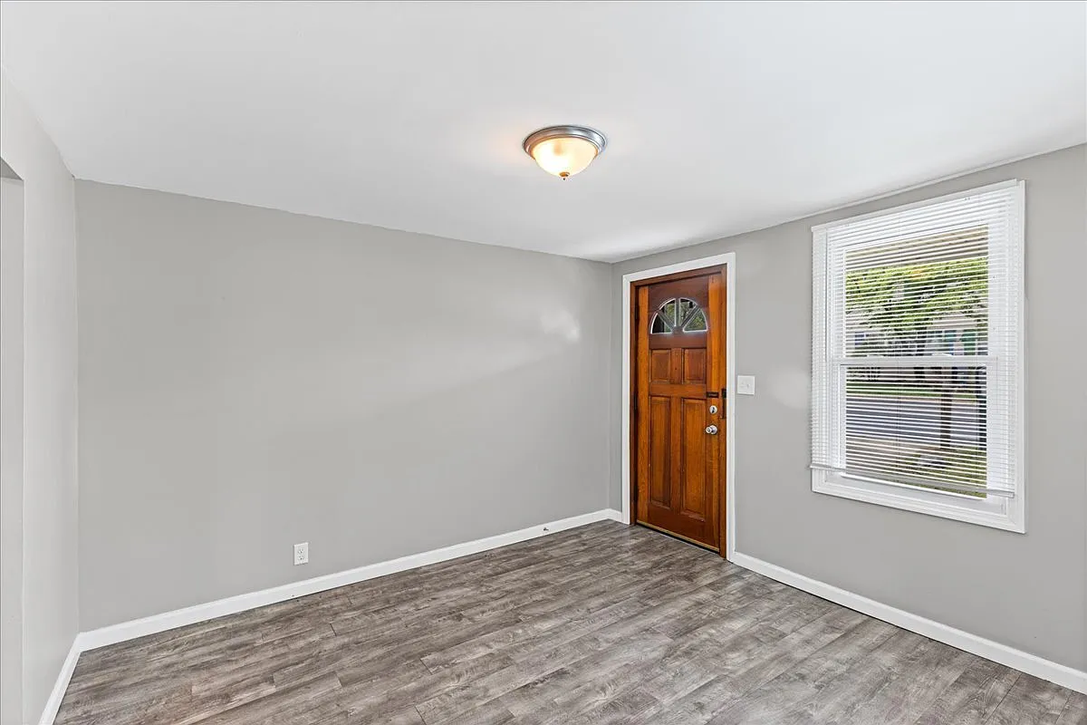 675 Main Street - 2 — Photo 3