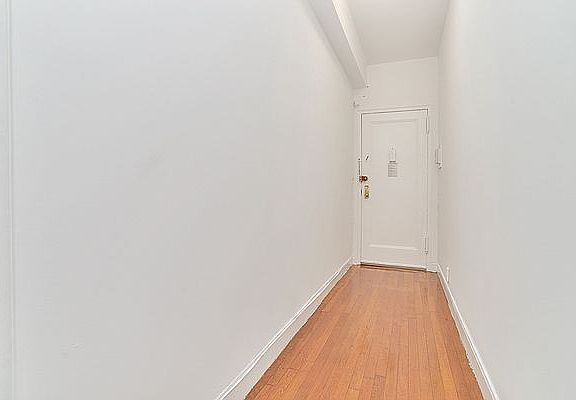 3rd image of 135 E 50th St APT 8H