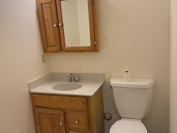 5th image of 214 W Kennedy Ave