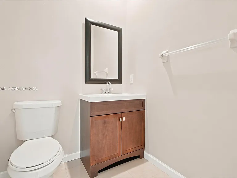 3710 NE 22nd Pl — Photo 7