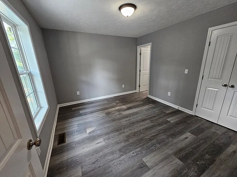 428 W Waggoner St — Photo 9