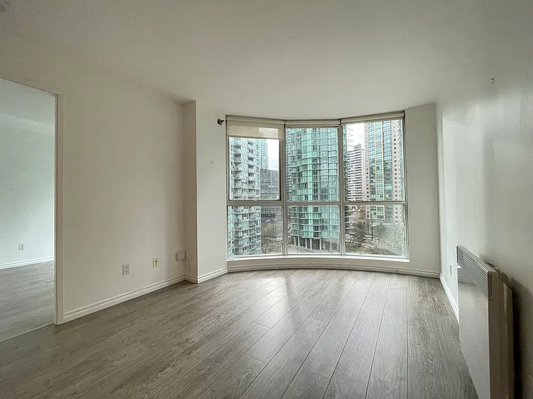 588 Broughton St #1208 — Photo 4
