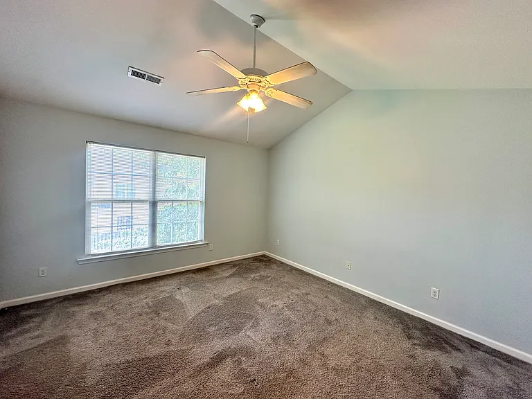 616 Graythorn Ln — Photo 12