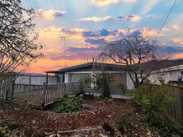 3668 Joseph St, Roseburg, OR 97470