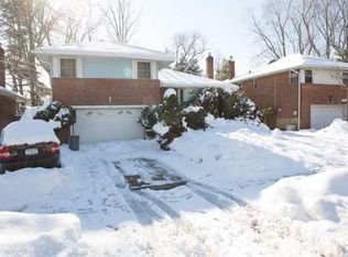 12 Oakdale Dr, Westbury, NY 11590