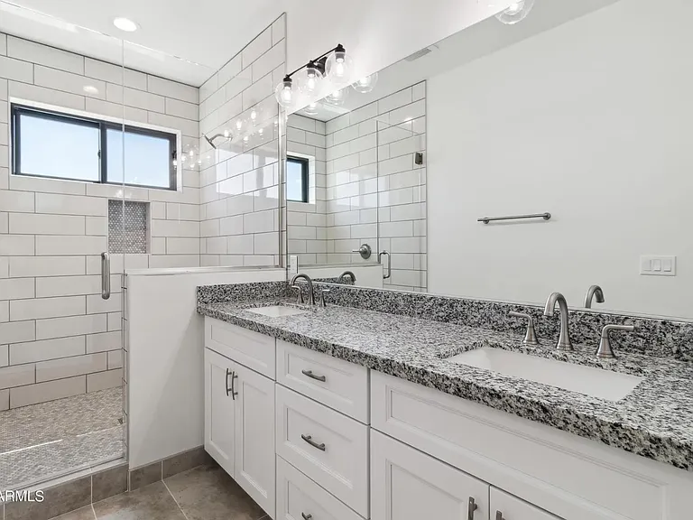 902 W Hazelwood St #B — Photo 14