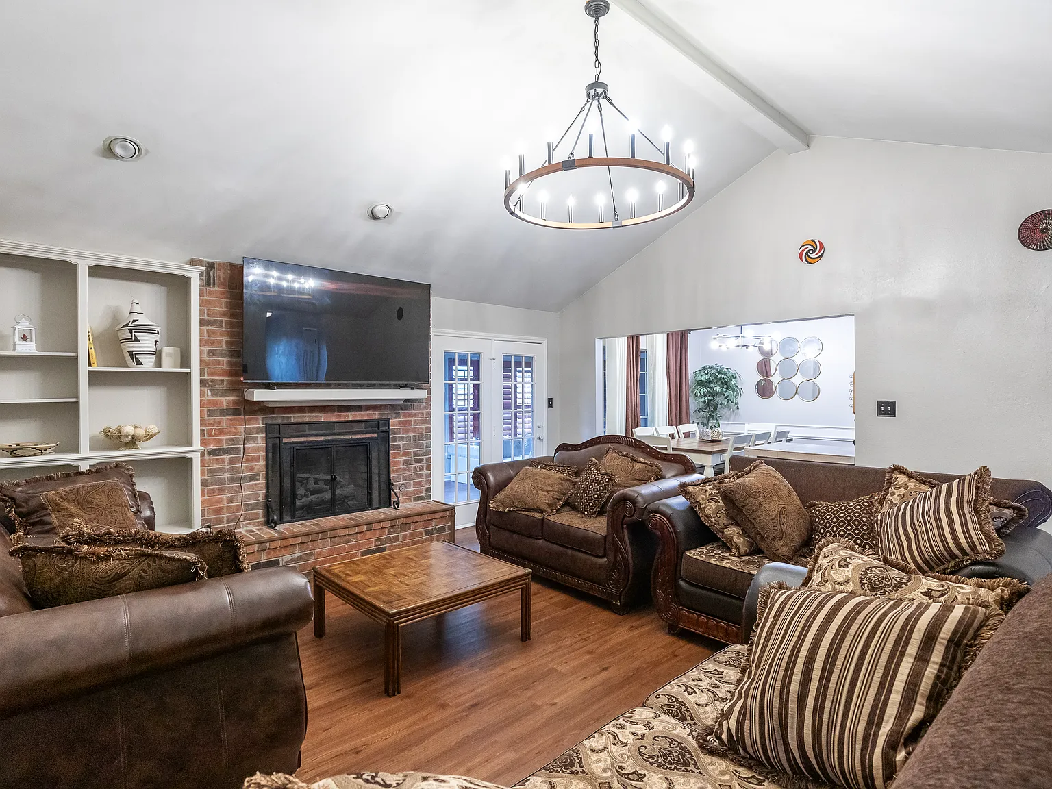 4 bed, 2044 sqft, $5,500 — Photo 2