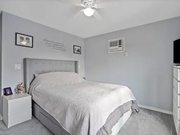 48 Gotham Avenue image 18 of 38