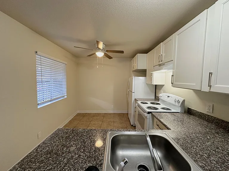 Lincoln Courtyards at 531 Glendora Avenue — Photo 28