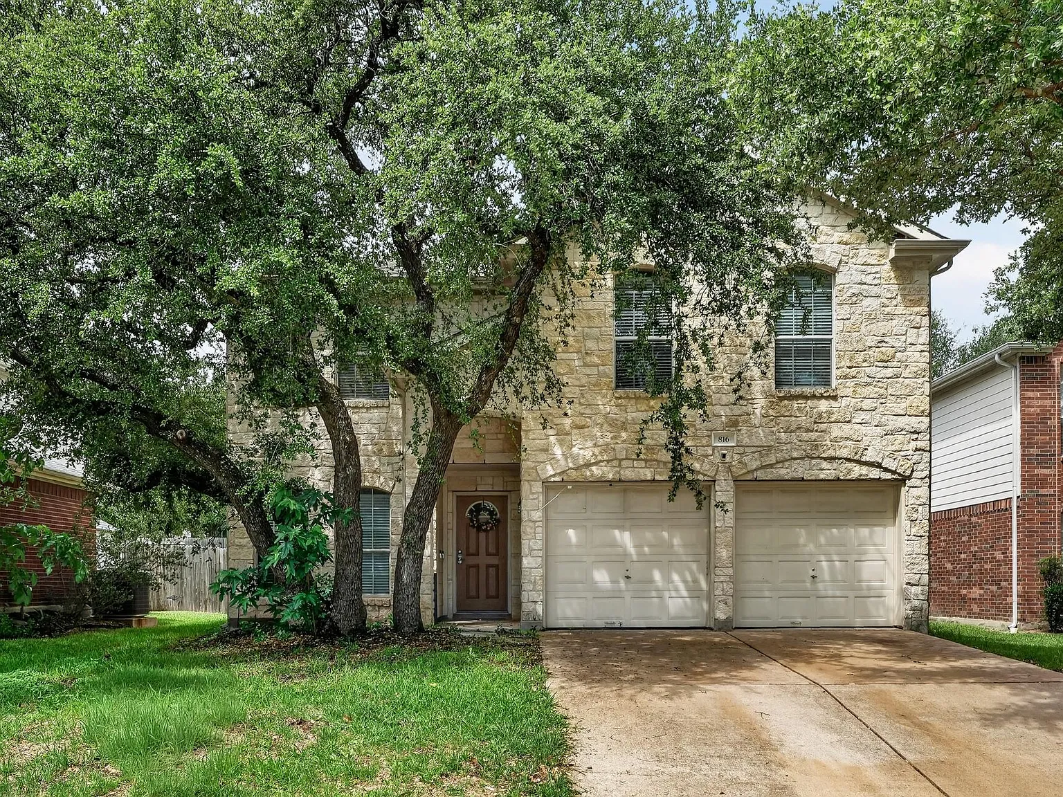 4 bed, 2.5 bath, 2446 sqft, $2,095 — Photo 1