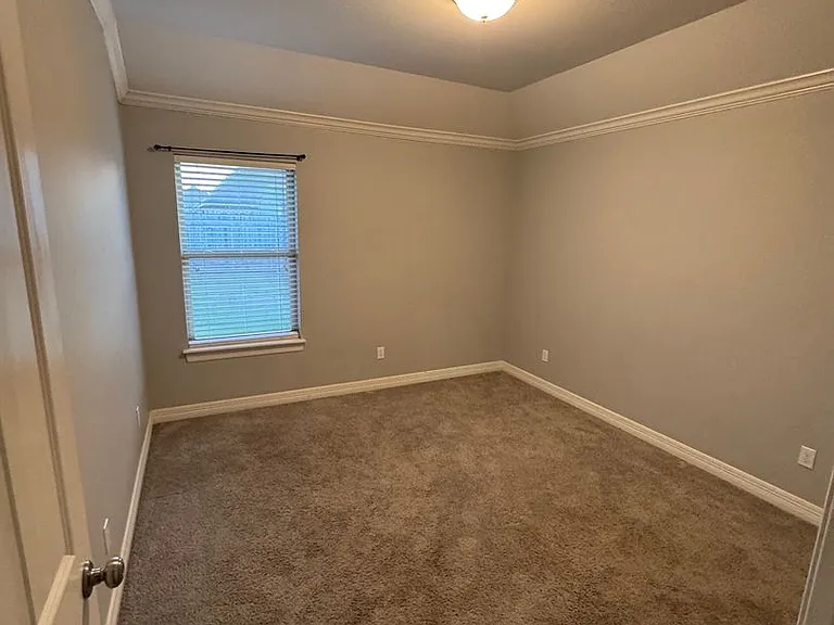 328 N Hampton St — Photo 14