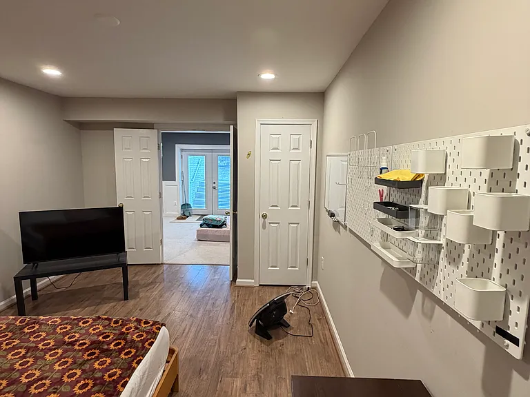 Storage on wall