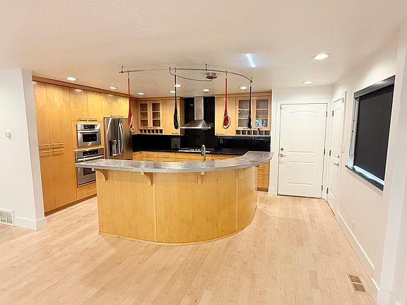 3rd image of 1880 S Laurelhurst Dr