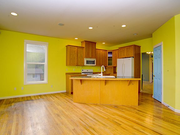 3rd image of 18923 Angeline Ave NE
