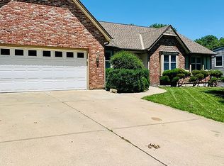 13634 S Sycamore St, Olathe, KS 66062