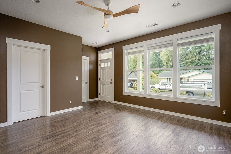 4th image of 4 Alpine Court
