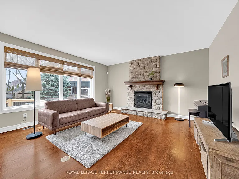 590 Kochar Dr — Photo 2