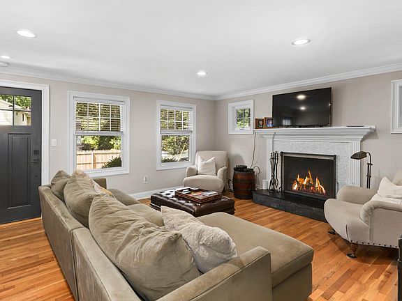 4th image of 32 Oak Grove Pl #32