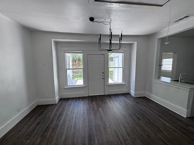 5619 Victor St — Photo 8