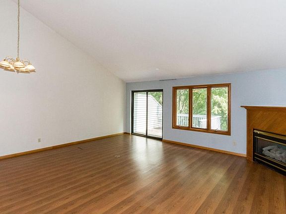 4th image of 403 Southwoods Dr