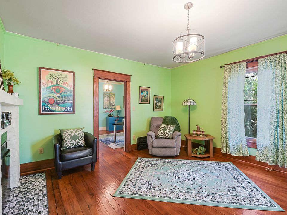 405 S Scott St, Oakwood, IL 61858 Zillow