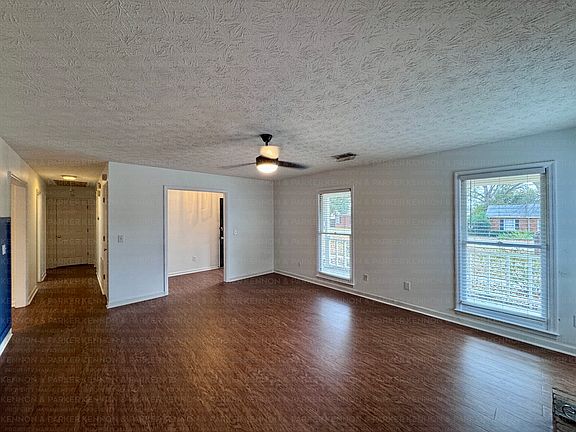 Living Room 15'0 x 17'11