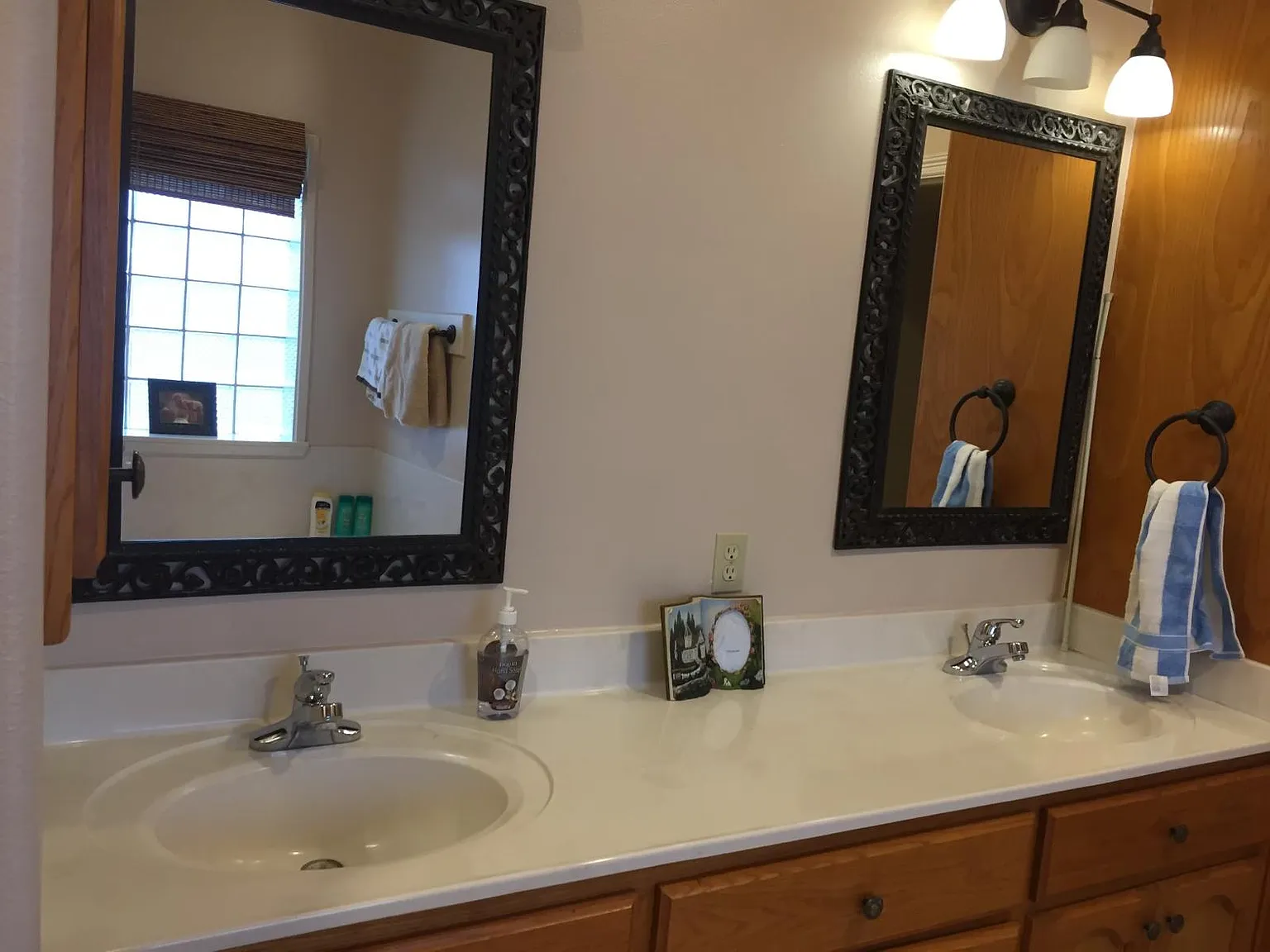4 bed, 2.5 bath, 2052 sqft, $2,200 — Photo 4