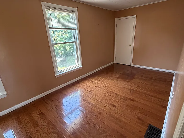 85R Glen St #1 — Photo 4
