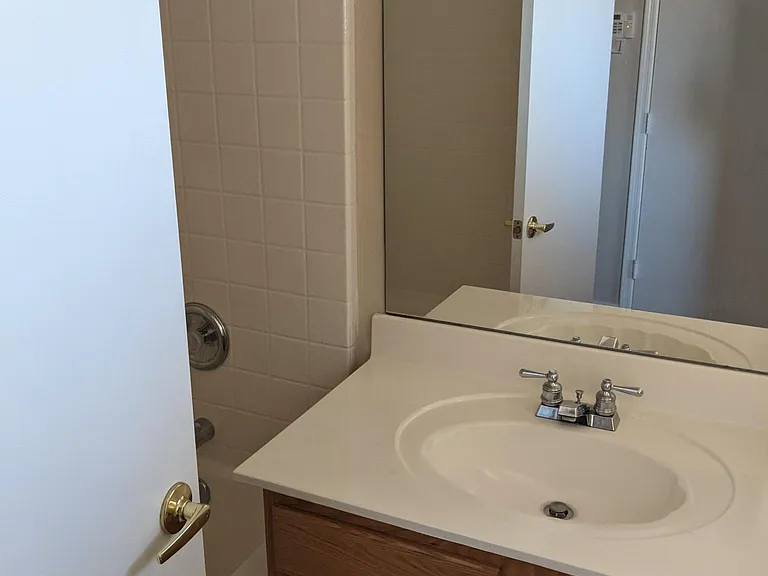 1942 E Aire Libre Ave — Photo 29
