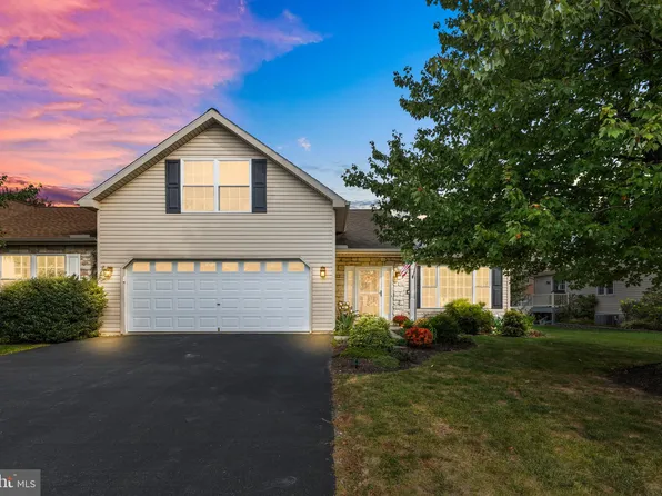 1267 Willow Creek Dr, Mount Joy, PA 17552