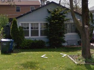 205 E Pineview Dr, Round Lake Park, IL 60073