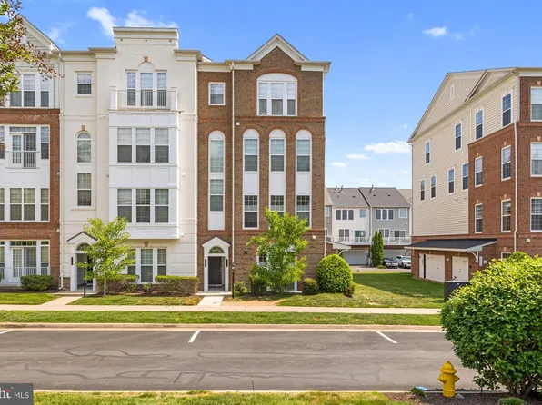 14531 Barkham Dr, Woodbridge, VA 22191