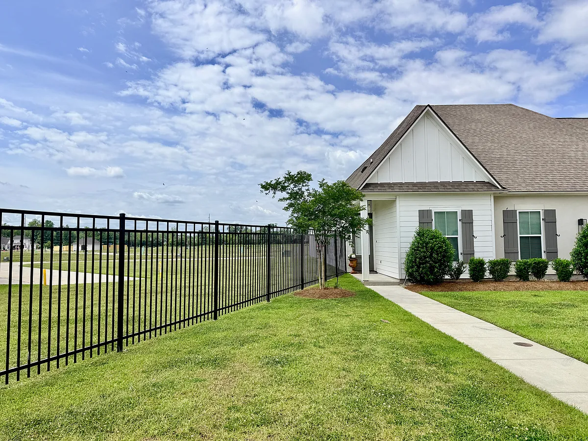 Building Photo - 10248 Creek Bend Ave