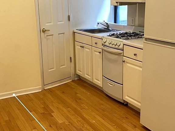 5th image of 308 E 78th St #3E