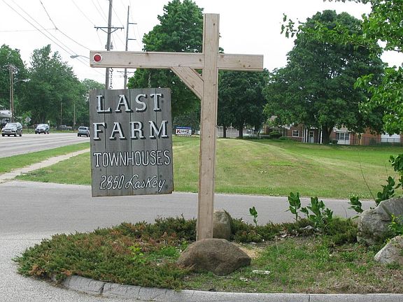 Entry off Laskey Rd.