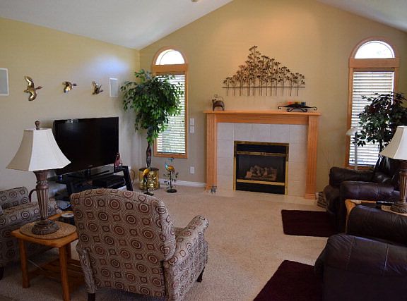 5th image of 424 Hickory Cir